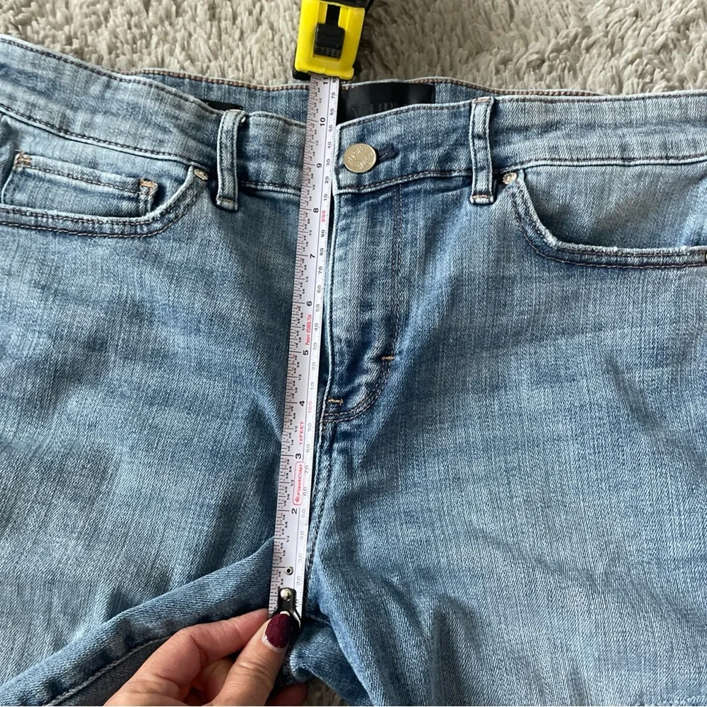 White House Black Market Women's Jeans The Girlfriend Sz 6 Light Wash Distressed - Picture 6 of 10